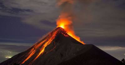 Возле Сицилии проснулся вулкан Стромболи, прогремел взрыв. Фото и видео | Мир | OBOZREVATEL