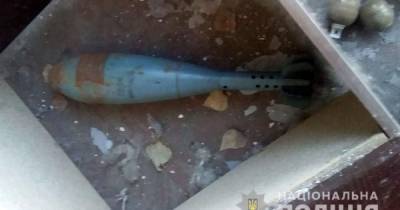 В Авдеевке обнаружили схрон боеприпасов: мины, гранаты, гранатомет находились в заброшенном кинотеатре (7 фото)