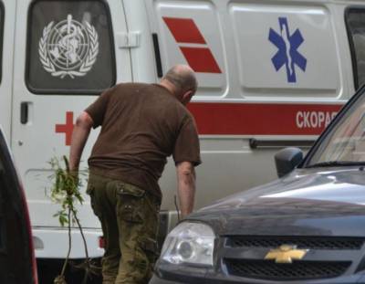 «Бил головой об пол»: как россияне нападают на врачей скорой помощи