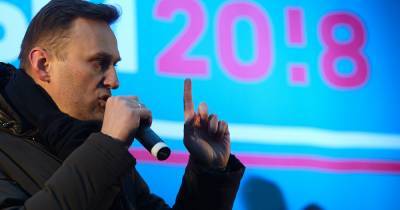 Навальный подал в суд на Пескова из-за обвинения в сотрудничестве с ЦРУ