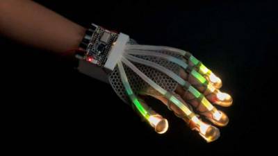 Робототехники из Корнуэлла создали необычную робото-перчатку