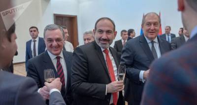 Президент Армении подписал отставку Зограба Мнацаканяна с поста главы МИД