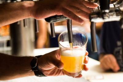 Полиция и власти Петербурга поддержали идею о продлении времени продажи алкоголя