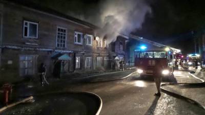 Пожар в жилом доме в Сыктывкаре локализовали на площади 80 кв. метров