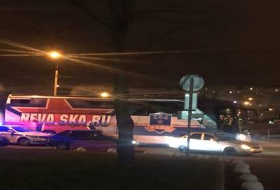 Автобус хоккейного клуба СКА попал в ДТП