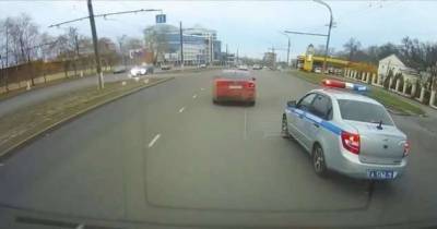 Глухой и слепой: в Курске водитель не уступил «скорой» и получил штраф (1 фото + 1 видео)