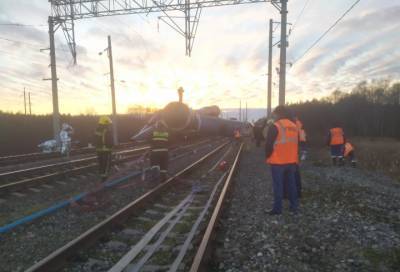 Направлявшийся в Ленобласть поезд с мазутом сошел с рельсов во Владимирской области