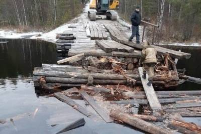 В Карелии под лесовозом рухнул мост