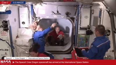 Crew Dragon с экипажем из четырех астронавтов миссии Crew-1 успешно пристыковался к МКС
