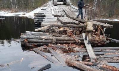 В Карелии рухнул мост под лесовозом