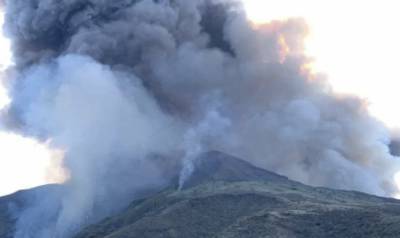 Возле Сицилии проснулся вулкан Стромболи: впечатляющие фото и видео