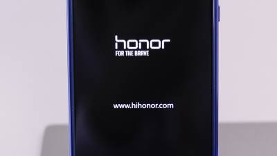 Huawei объявила о продаже бренда Honor из-за американских санкций