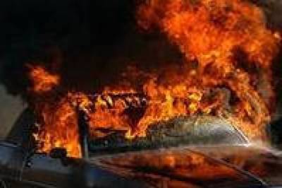 Две машины сгорели на теплой автостоянке в Комсомольске-на-Амуре