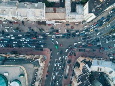 Центр Киева и мосты застыли в пробках