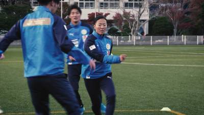 Японка стала игроком мужской футбольной команды.