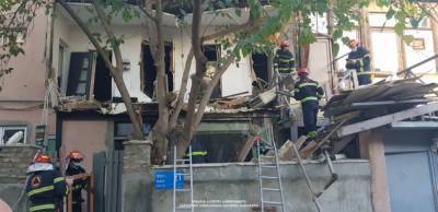 В Тбилиси из-за взрыва газа разрушился второй этаж дома