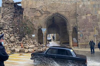 В Дербенте дожди разрушили часть крепостной стены — памятника ЮНЕСКО