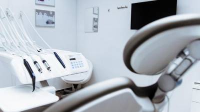 Стоматолог посоветовал петербуржцам срочно идти лечить зубы из-за возможных новых ограничений