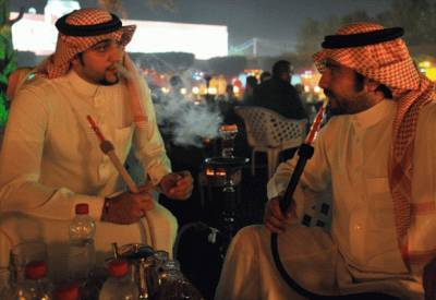 Саудовских судей накажут за «неслыханные» постановления о курении и бритье