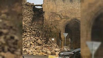 Стена Дербентской крепости обрушилась после проливных дождей