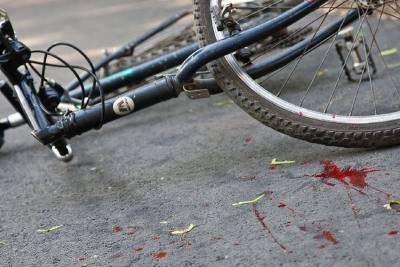 В смоленском райцентре велосипедист угодил под колеса иномарки