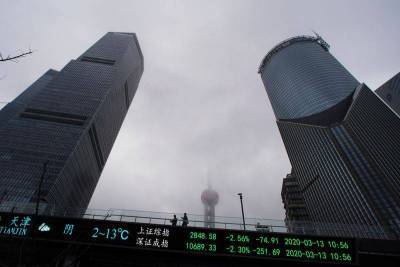 Китайские акции снизились вслед за компаниями сферы здравоохранения