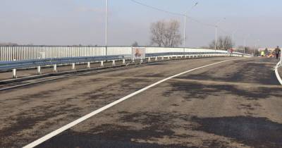 На Закарпатье открыли автомобильный мост на международной трассе, который "строили" 15 лет