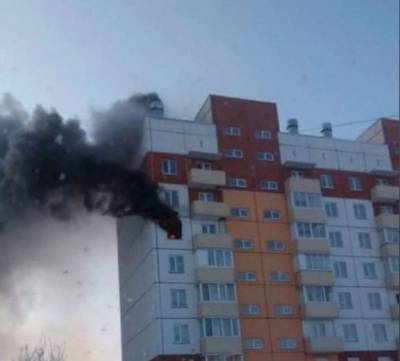 В Кузбассе загорелась квартира в многоэтажке