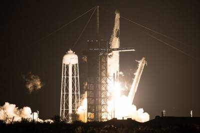 SpaceX совершила первый полноценный запуск Crew Dragon с экипажем