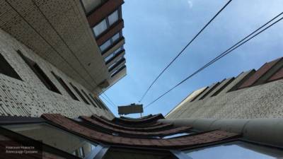 Пенсионерка выпала из окна квартиры на пятом этаже в Мурманске