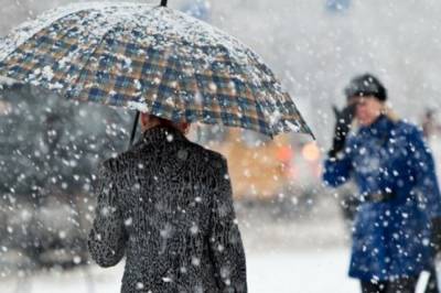 Будьте осторожны на дорогах: Киевлян предупреждают о мокром снеге
