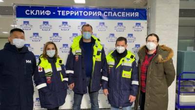 Группа медиков из Москвы отправилась в Екатеринбург для помощи коллегам в лечении COVID-19