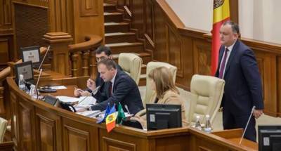 Парламент Молдавии советует Додону «паковать чемоданы»