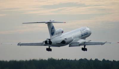 Самолет с пассажирами на борту совершил экстренную посадку в Ханты-Мансийске