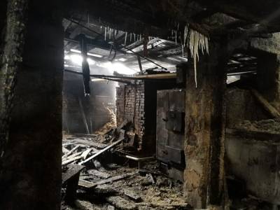 В Челябинской области чуть не сгорела крупная пилорама. Огонь остановили