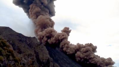 Вулкан Стромболи пробудился в Италии.