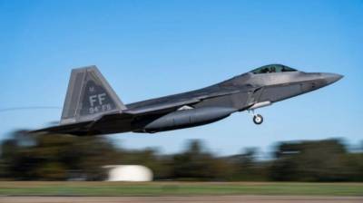 ВВС США отправили на Гуам целую эскадрилью самолетов F-22 Raptor