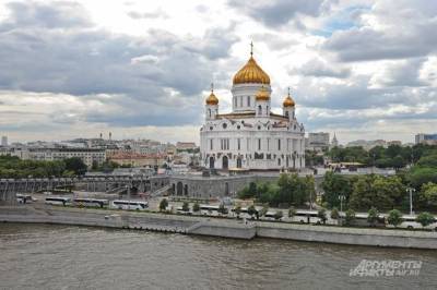 При падении машины в реку в Москве погиб водитель