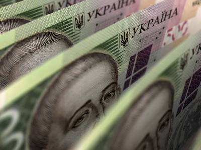 В Кабмине Украины объяснили, почему средства с COVID-фонда расходуются на дороги и фильмы