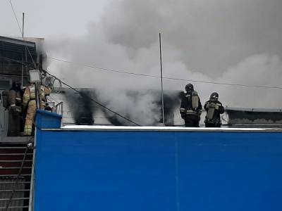 На челябинском предприятии по производству окон вспыхнул пожар