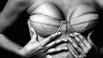 Что такое «болезнь грудных имплантов»