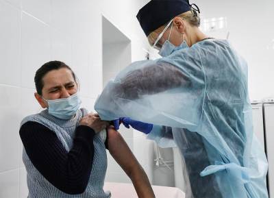 В России начались пострегистрационные испытания второй вакцины от COVID-19