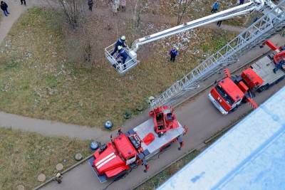 Огонь, балкон, 9 этаж. В Смоленске из безвыходной ситуации спасли двоих мужчин