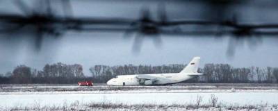 В течение недели с территории аэропорта Толмачево уберут выкатившийся за пределы ВВП самолет