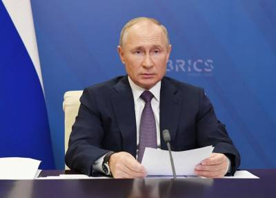 Путин заявил, что необходима деполитизация борьбы с коронавирусом