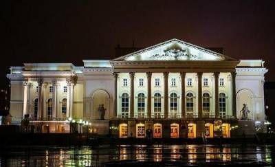 Тюменский драмтеатр закрывается на карантин: спектакли перенесут