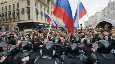 В Госдуму внесли проект о запрете финансирования митингов из-за рубежа