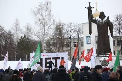 Депутат от ЕР предложил признавать по суду признавать митингами «массовое скопление людей»