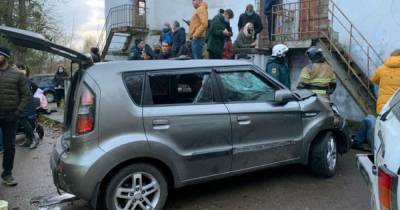 В Калининграде водитель наехал на толпу людей, есть пострадавшие