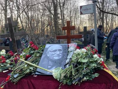 На Ваганьковском кладбище простились с Арменом Джигарханяном